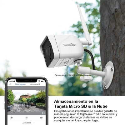 Câmara de segurança Wansview branca montada numa árvore com smartphone a mostrar imagem capturada