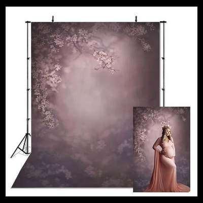 Backdrop fotográfico rosa lilás com flores delicadas e textura suave
