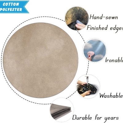 Amostra circular de tecido bege com etiquetas de características em fundo branco