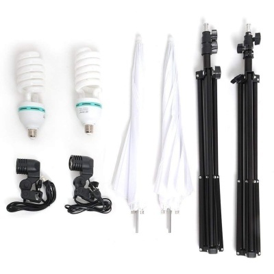 Conjunto de equipamentos de iluminação de estúdio com lâmpadas espirais, suportes e difusores