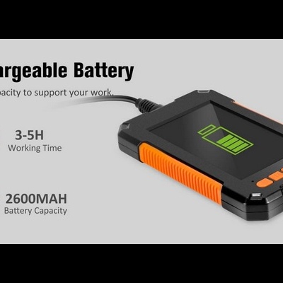 Bateria recarregável preta e laranja com ecrã digital e texto informativo