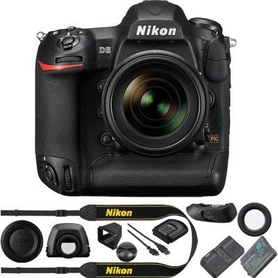 Conjunto de câmara Nikon D5 com acessórios sobre fundo branco