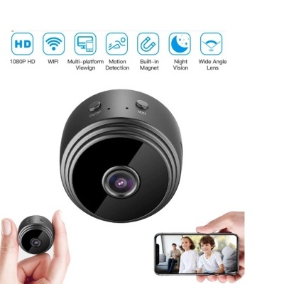 Câmara de vigilância preta redonda com ícones de funcionalidades acima e imagem de smartphone