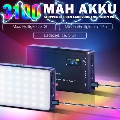 Duas luzes de painel LED retangulares negras, uma ligada, com informação técnica em texto colorido