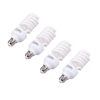 quatro lâmpadas fluorescentes compactas espiraladas com base de rosca