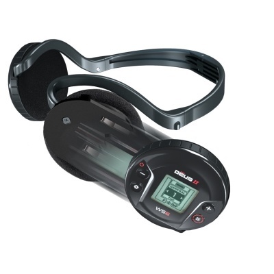 Auricular preto DEUS II WSA com visor digital e espuma nas almofadas