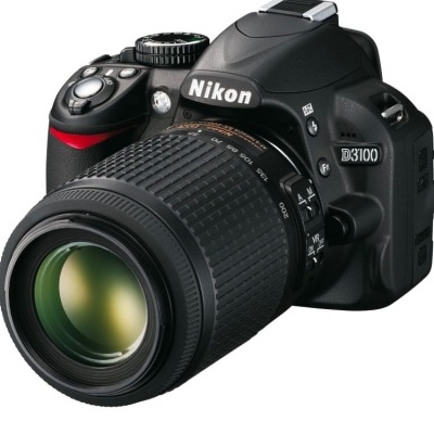 Câmara fotográfica Nikon D3100 com lente zoom
