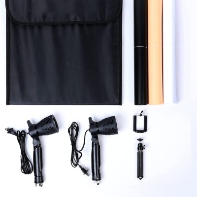 Conjunto de acessórios para fotografia com suportes de luz, fundos de tecido, bolsa preta e tripé para telemóvel