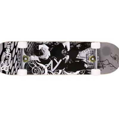 Skateboard com estampa gráfica a preto e branco e rodas brancas