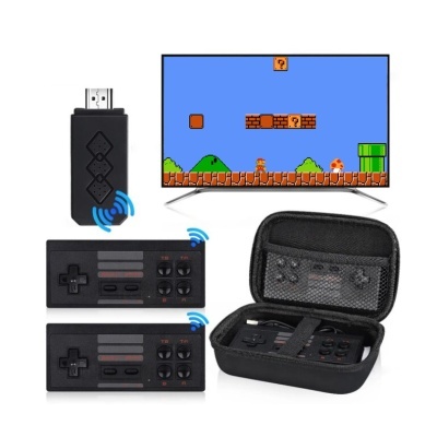 Consola retro com dois comandos sem fios, conector HDMI e estojo preto ao lado de TV com jogo Super Mario.