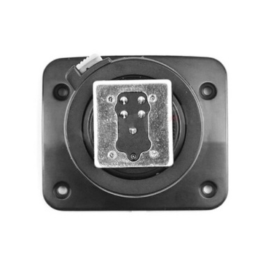 Suporte de montagem preto com componente metálico prateado central