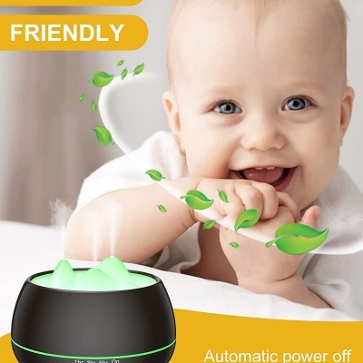 Difusor de aroma preto e verde com luz LED verde e bebé sorridente