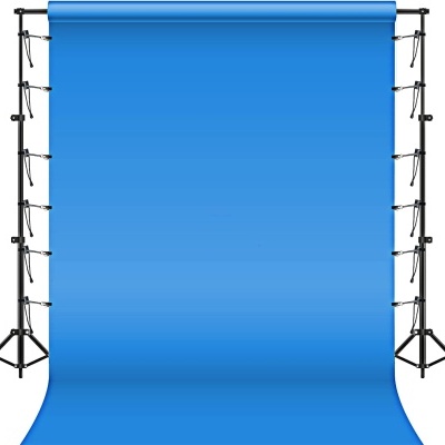 Suporte para fundo fotográfico azul com estrutura metálica preta