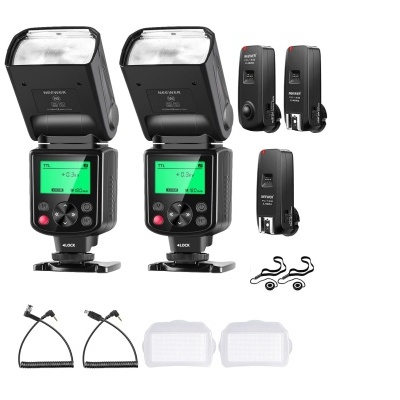 Conjunto de flashes Godox com acessórios em fundo branco