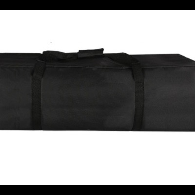 saco preto retangular com alças de transporte