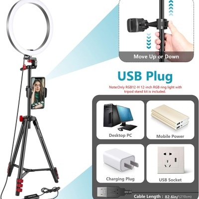 Anel de luz RGB com tripé e suporte para smartphone, mostrando conexões USB.