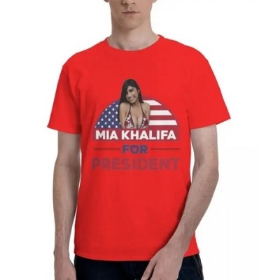 T-shirt vermelha com estampa de Mia Khalifa e texto 'MIA KHALIFA FOR PRESIDENT'.