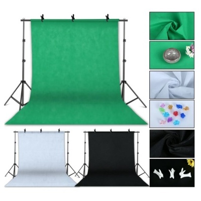 Fundo fotográfico em tecido verde, branco e preto com tripés ajustáveis