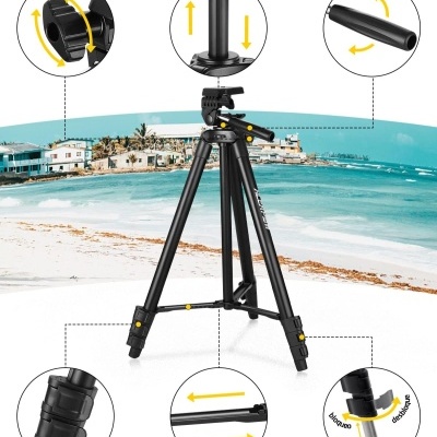 Tripé preto ajustável para câmara com peças destacadas e fundo de praia