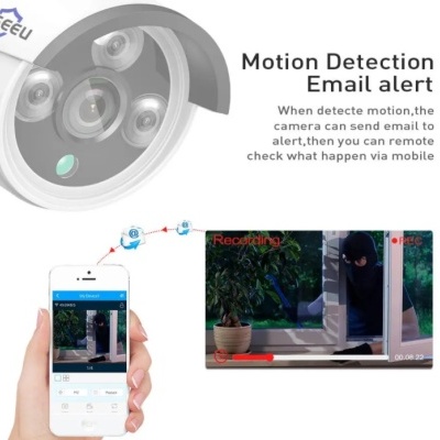 Câmara de vigilância branca com múltiplas lentes, texto sobre deteção de movimento e alerta por email, smartphone a mostrar aplicação de vigilância e imagem com gravação ativa