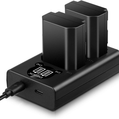 Carregador duplo preto com duas baterias e texto EN-EL20a