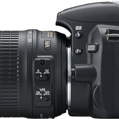 Câmara digital reflex Nikon D3100 com lente teleobjetiva