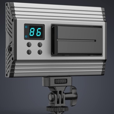 Painel luminoso retangular cinzento com visor digital e botões pretos