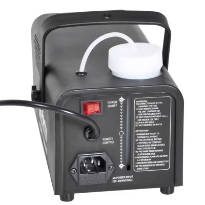 Máquina de neblina preta com reservatório branco e interruptor vermelho