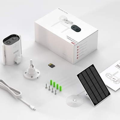 Kit completo de câmera de segurança Campark com acessórios em fundo branco