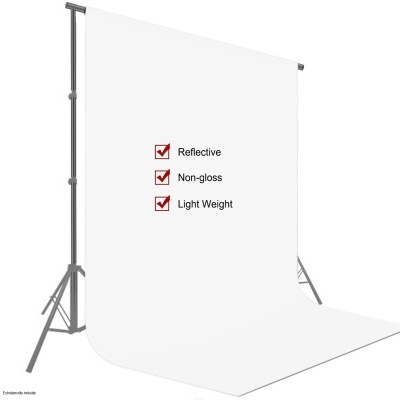 Fundo branco em suporte metálico com texto Reflective, Non-gloss, Light Weight