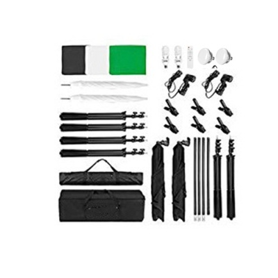 Conjunto de equipamentos fotográficos com tripés, guarda-chuvas e painéis difusores em preto, branco e verde