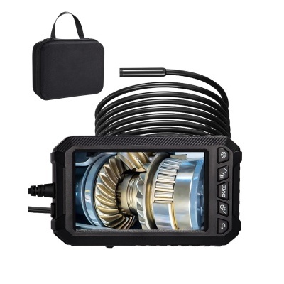 Endoscópio industrial com monitor e cabo flexível em fundo branco