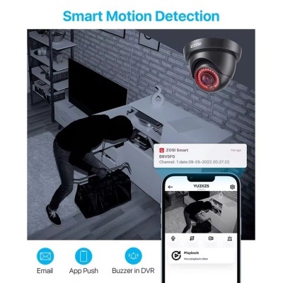 Câmara de segurança preta com iluminação infravermelha e notificação de detecção de movimento mostrada num ecrã de smartphone