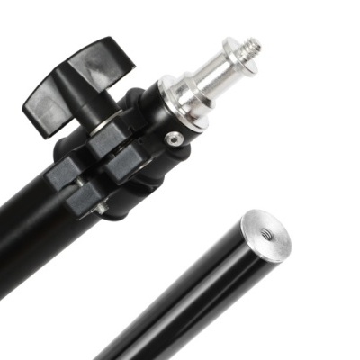 Tripé preto com parafuso metálico e botão de aperto