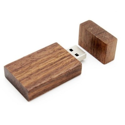 Pen USB em madeira castanha com tampa destacável
