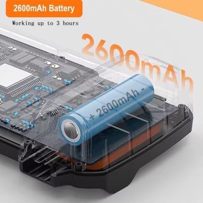 Bateria azul 2600mAh num dispositivo eletrônico com circuito visível