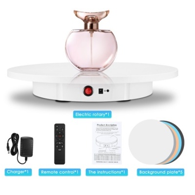 Plataforma giratória elétrica com acessórios e frasco de perfume
