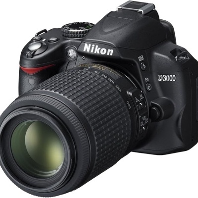 Câmara digital Nikon D3000 com lente zoom preta