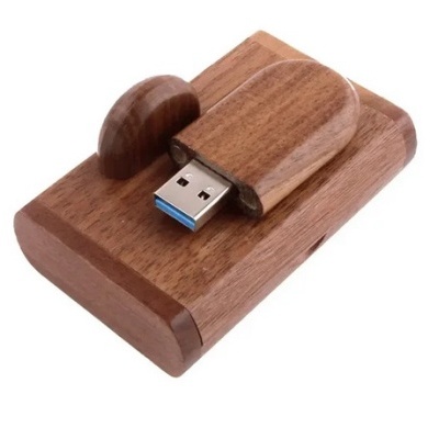 Pen drive USB em madeira castanha com tampa destacável