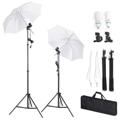 Kit de iluminação fotográfica com tripés, sombrinhas brancas, lâmpadas e bolsa preta