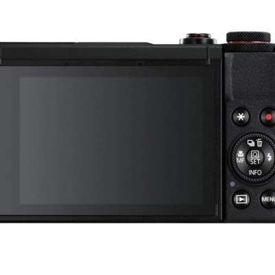 Câmara fotográfica preta com ecrã LCD e botões de controlo