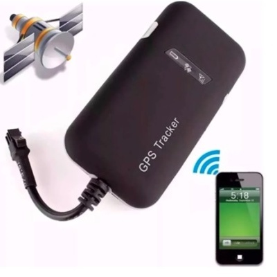 Dispositivo GPS Tracker preto com cabo ligado, ícone de satélite e smartphone com sinal Wi-Fi