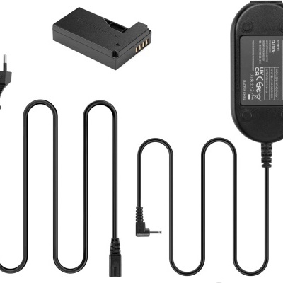 Adaptador AC preto com cabos e ficha de tomada europeia