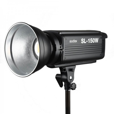 Luz de estúdio fotográfico Godox SL-150W em tripé