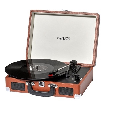Gira-discos portátil castanho aberto com vinil preto e tampa com o nome DENVER