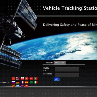 Interface digital de estação de rastreamento de veículos com satélite e campos de login