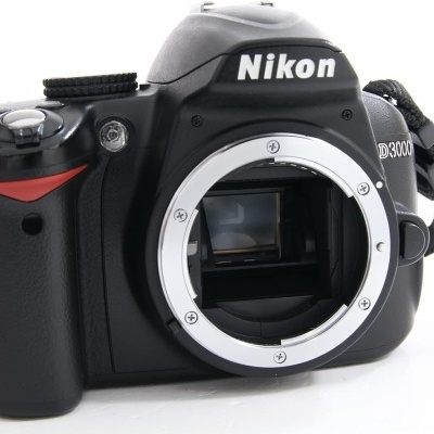 Câmara fotográfica Nikon D3000 preta sem objetiva