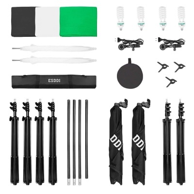 Kit de iluminação fotográfica com tecidos de fundo preto, branco e verde, lâmpadas, tripés e acessórios em fundo branco
