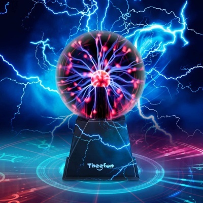 Globo de plasma com base preta e descargas elétricas coloridas