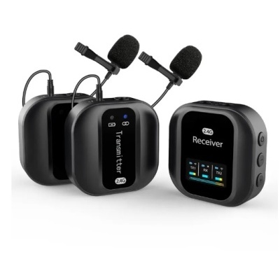 Conjunto de dispositivos eletrónicos pretos com microfones ecrãs LED em fundo branco